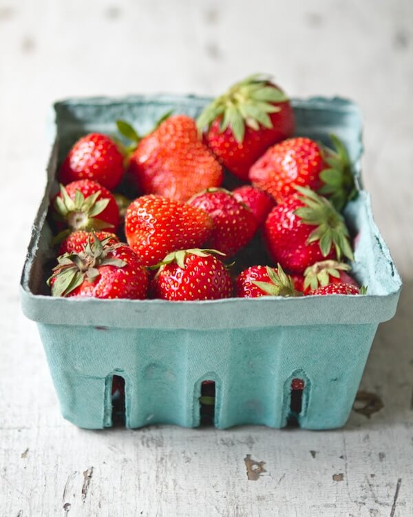 Balsamic strawberries with Greek yogurt | Strawberry desserts healthy