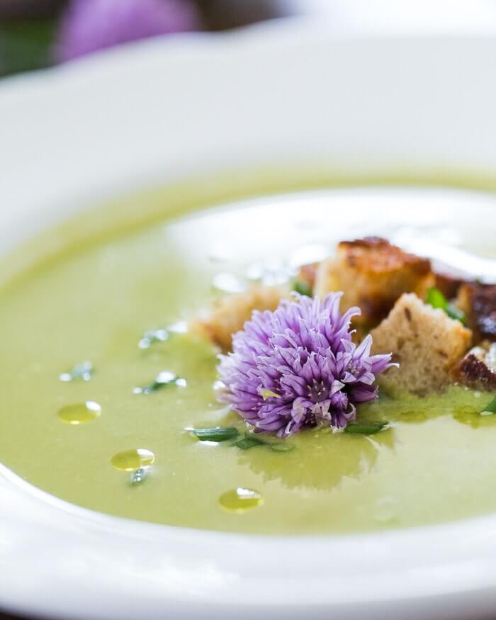 Green pea soup | Croutons for soup