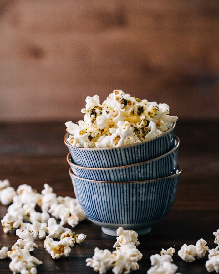 Herb popcorn in bowls