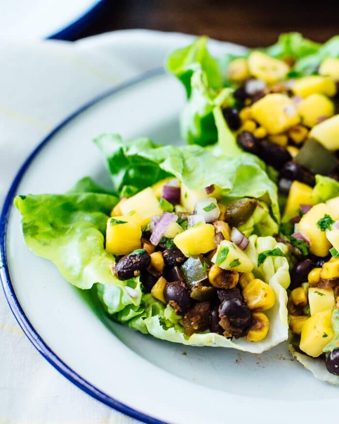 Vegetarian Lettuce Wraps | Vegan lettuce wraps with chipotle black bean filling