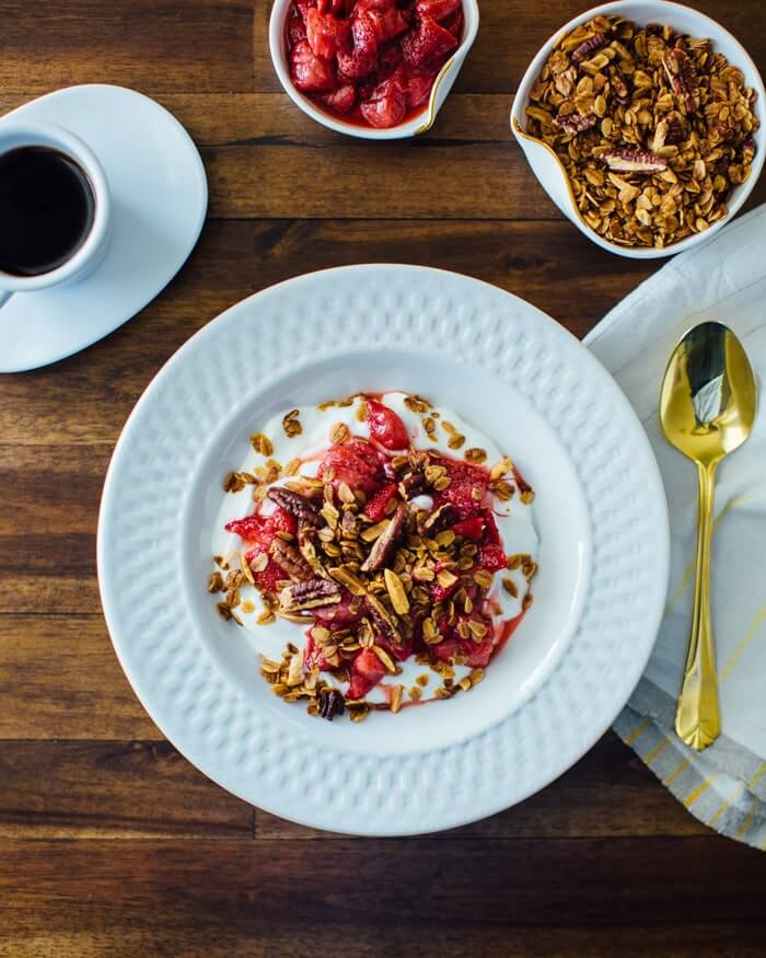 Baked strawberries with granola and yogurt
