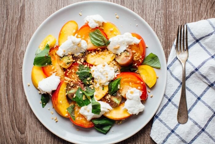 Peach & burrata caprese salad | peach burrata salad