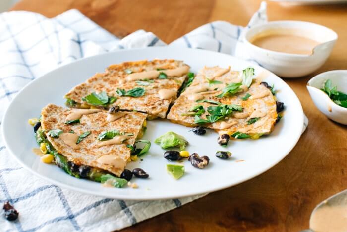 Chipotle quesadilla with avocado and black beans | Vegetarian quesadill