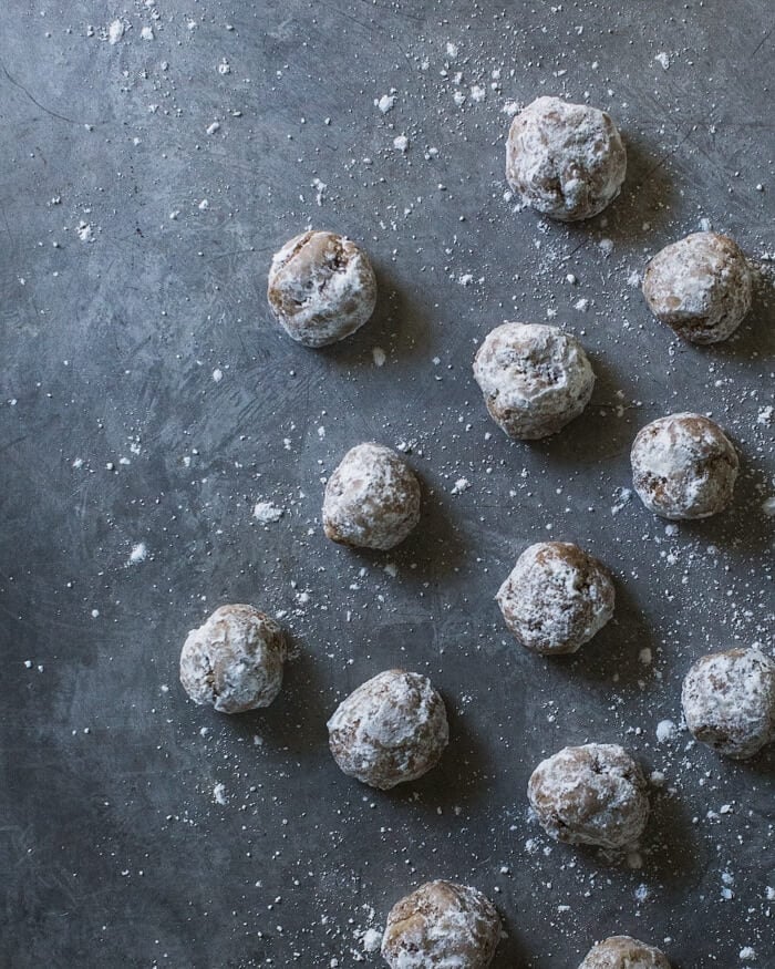Chai spice almond snowball cookies | spiced Christmas cookies | chai spice cookies