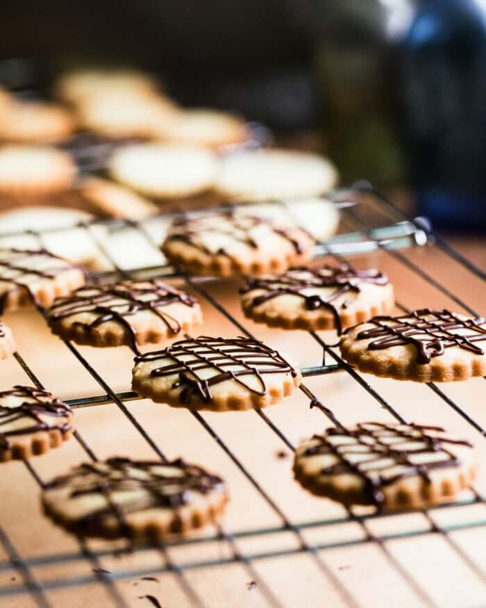 How to make shortbread cookies | Chocolate drizzle for cookies