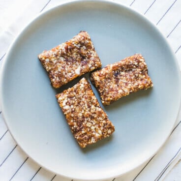 Pumpkin Spice Cashew Energy Bars | A Couple Cooks