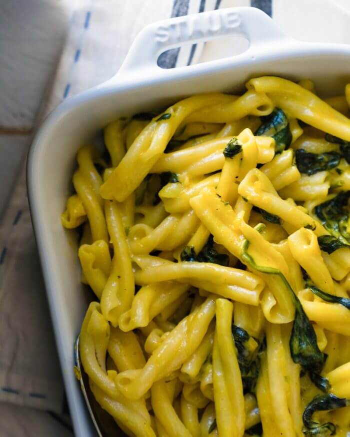 Greek yogurt mac and cheese with spinach