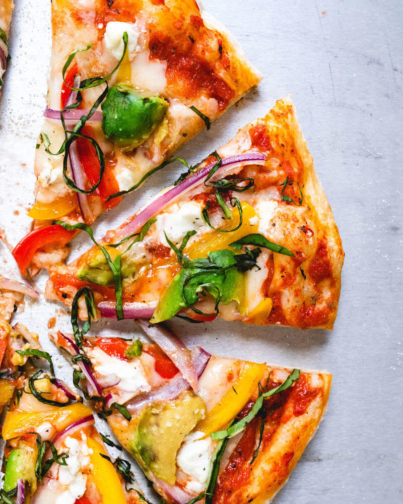 Veggie & avocado pizza