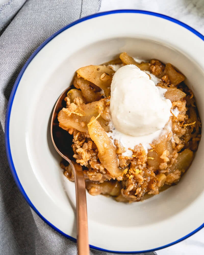 Instant Pot apple crisp dessert