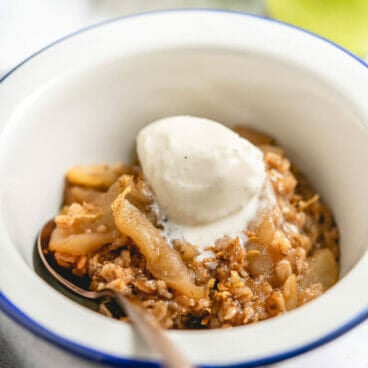 Instant Pot apple crisp with granola | Instant Pot desserts