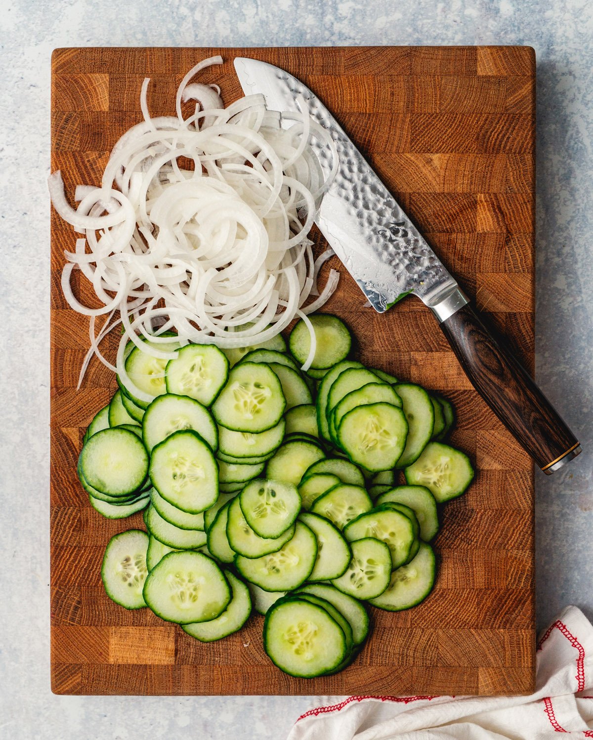 Cucumber salad step 1: Slice the ingredients. 