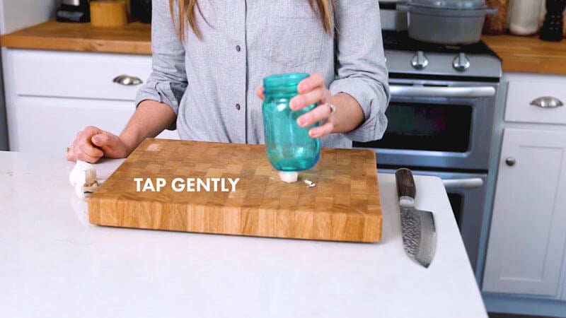 How to mince garlic | Tap gently with a jar