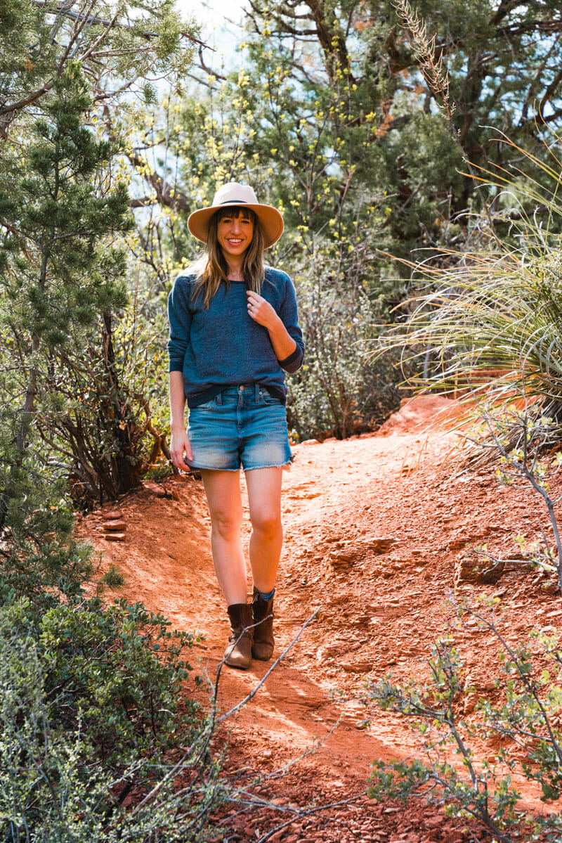 Looking for the best hikes in Sedona? Here are three great Sedona hikes that give you amazing views and drool worthy photo opps. #sedona #hikes #hiking #arizona #travel #vacation