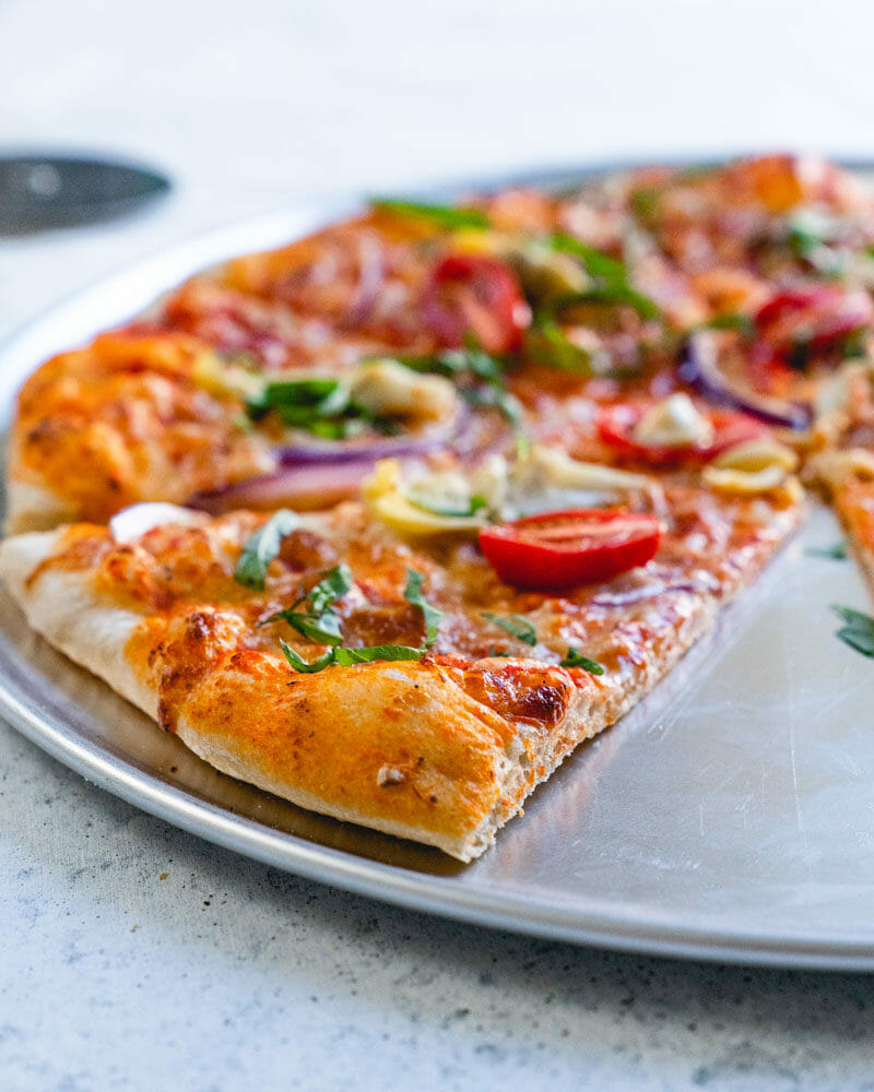 Artichoke & tomato pizza