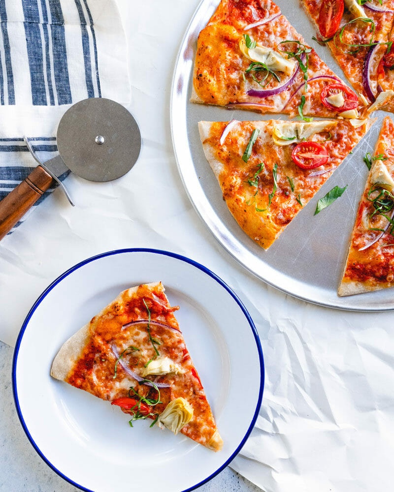 Artichoke & tomato pizza