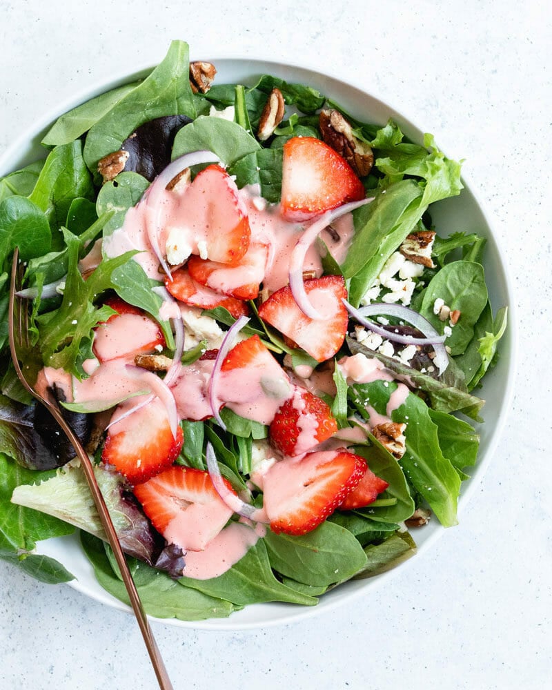 Strawberry spinach salad