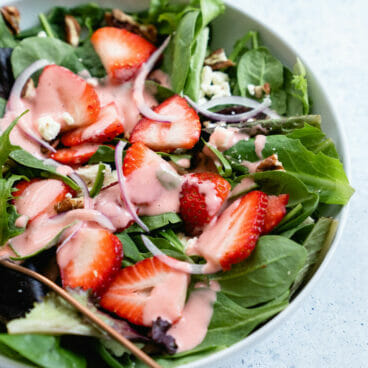Strawberry spinach salad