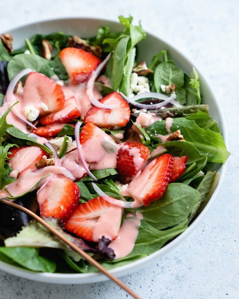 Strawberry spinach salad