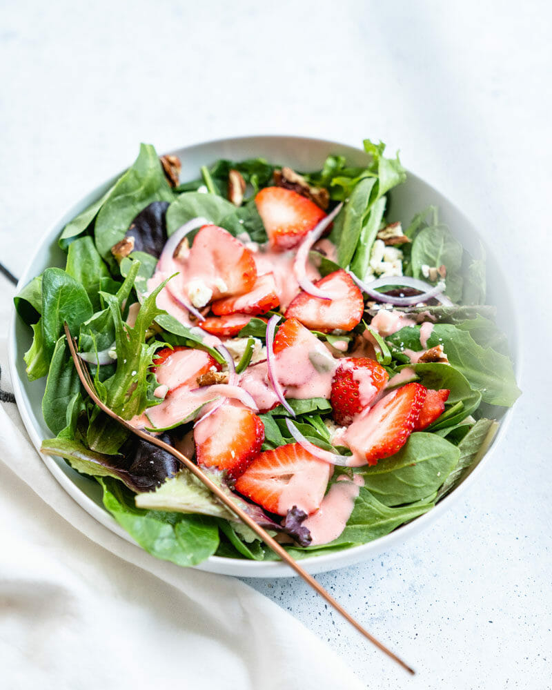 Strawberry spinach salad
