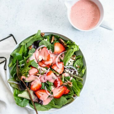 Strawberry spinach salad