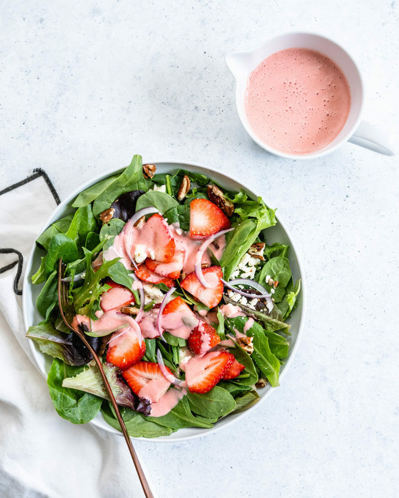 Strawberry spinach salad