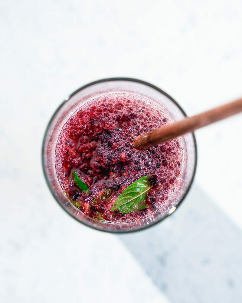 Berry vodka smash