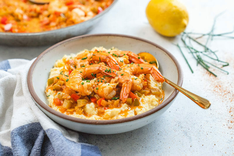 Shrimp and grits in bowl. 