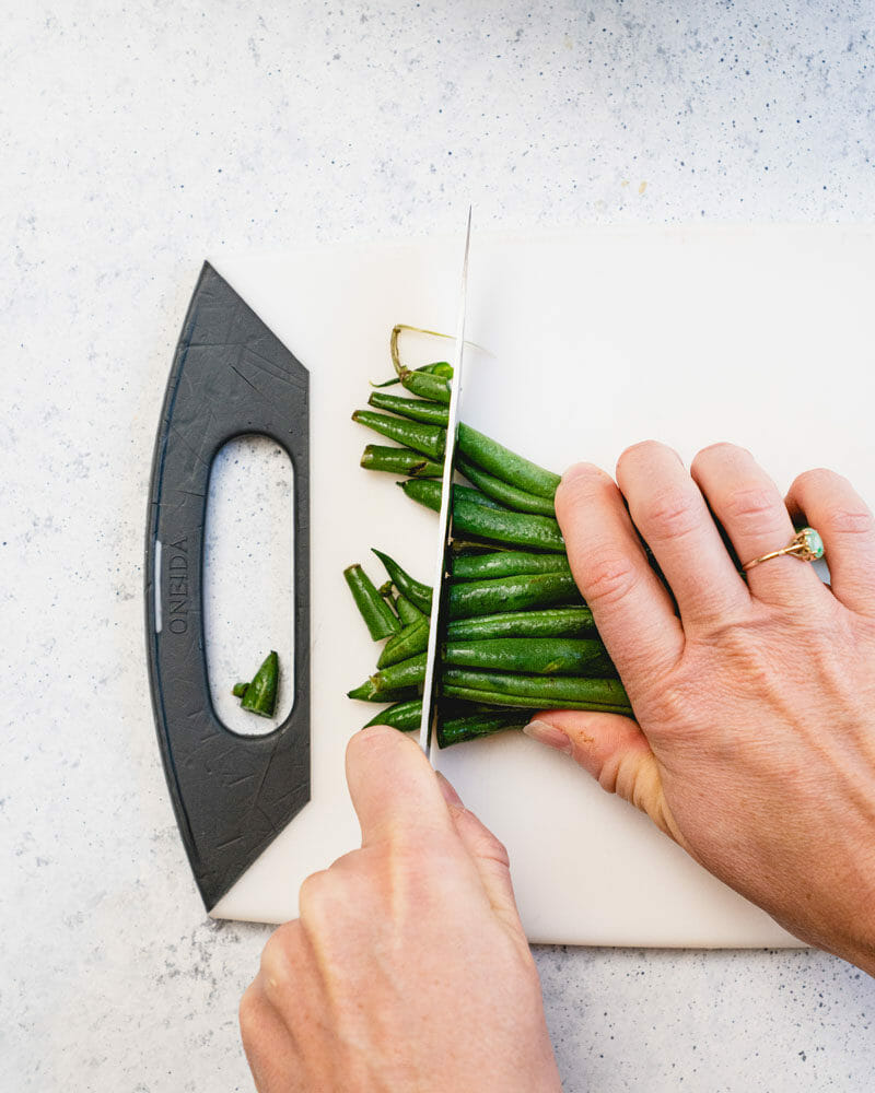 How to trim green beans: Cut off ends