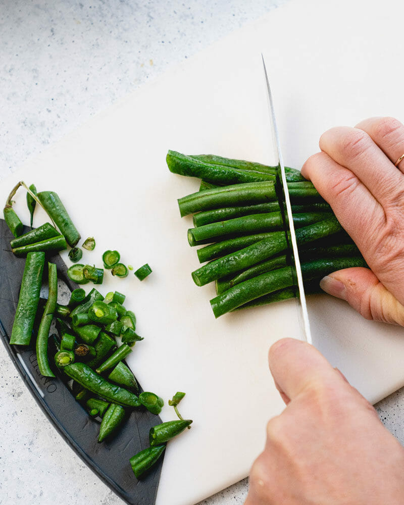 Step 4: Cut the beans in bite sized pieces