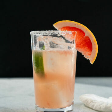 Salty dog cocktail