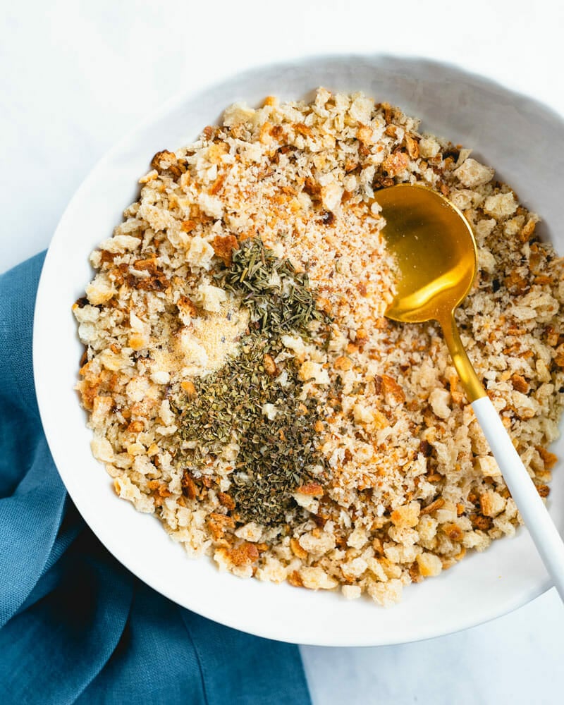 How to make bread crumbs with herbs