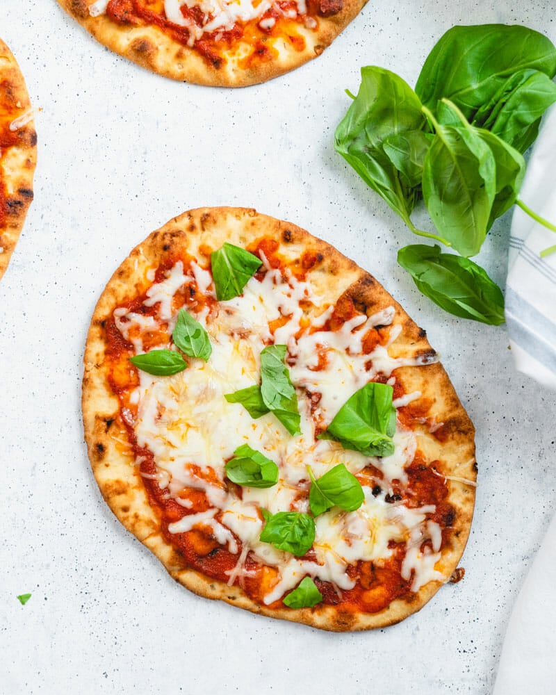 Naan pizza