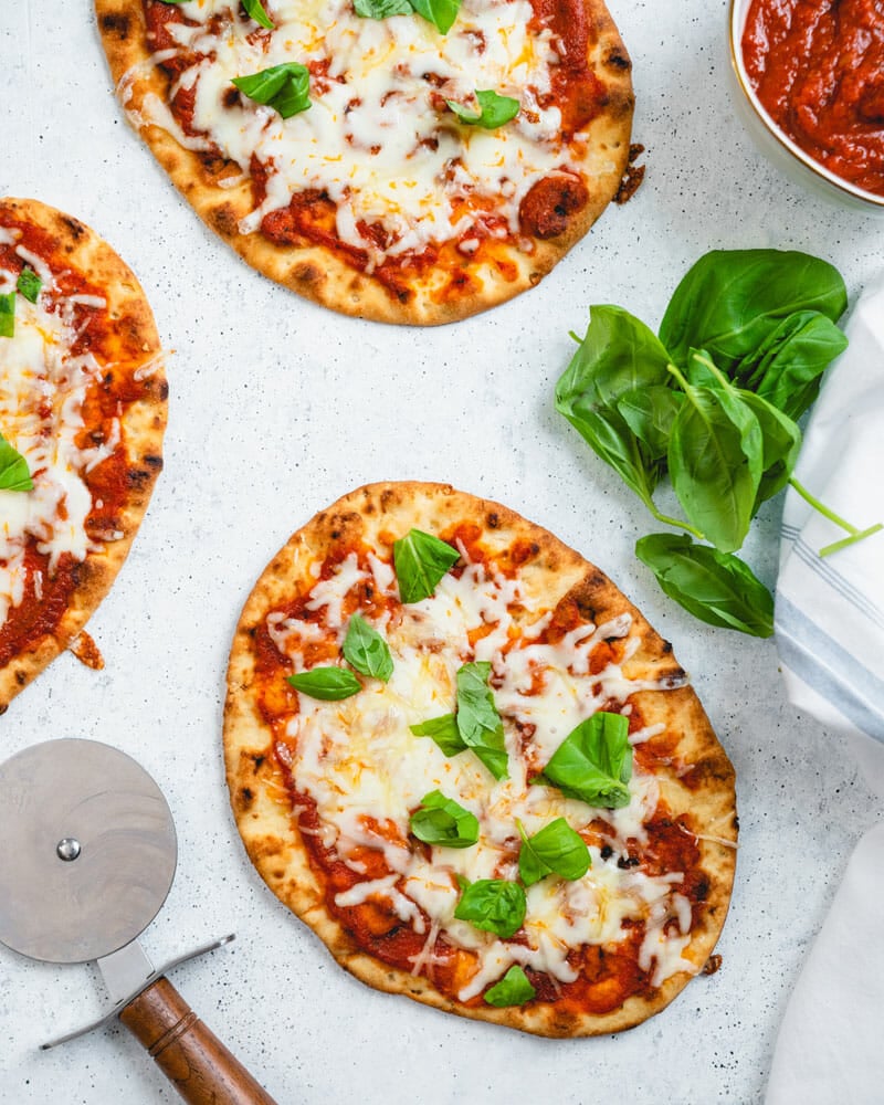 Naan pizza