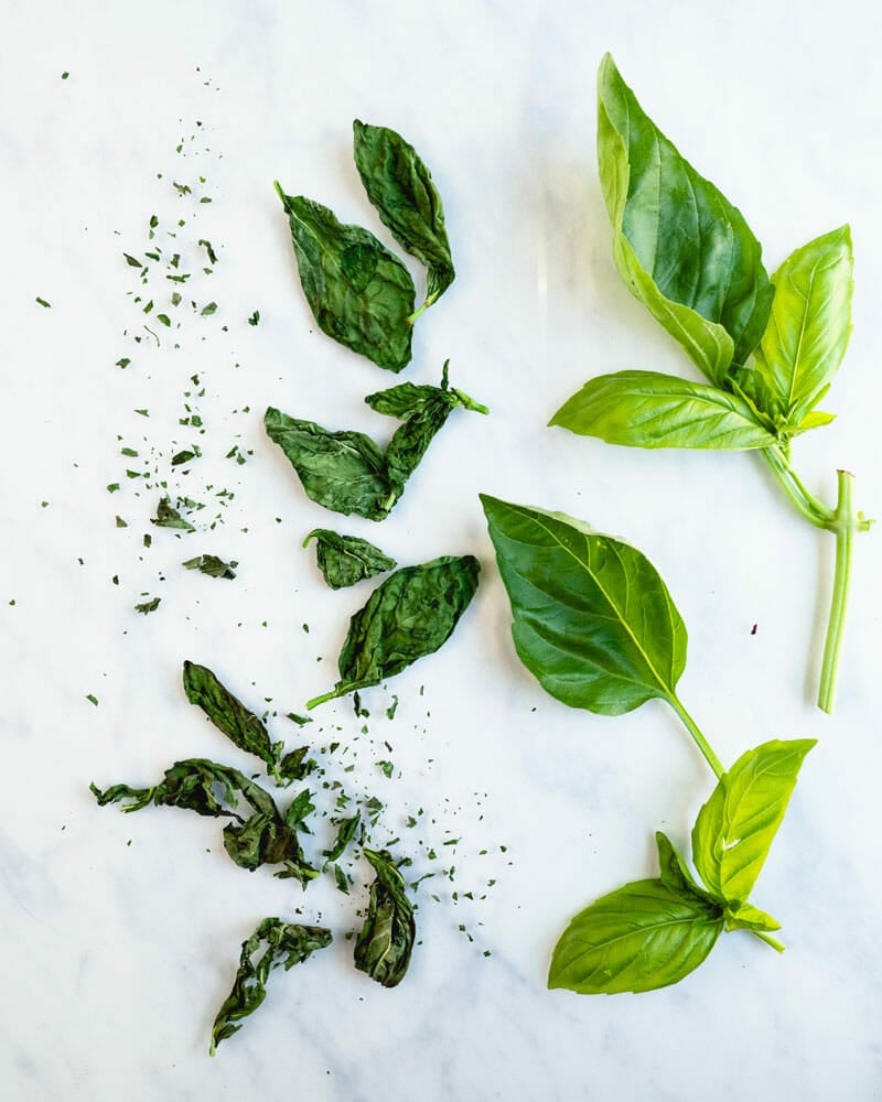 How to dry basil