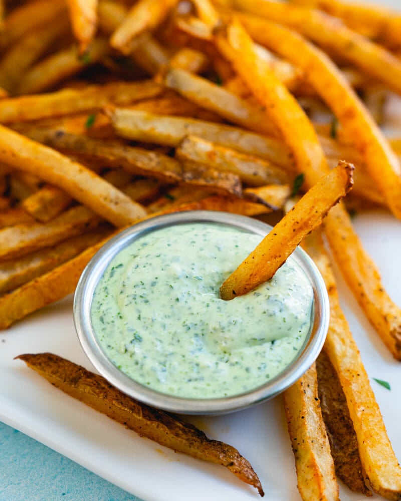 Seasoned fries with aioli