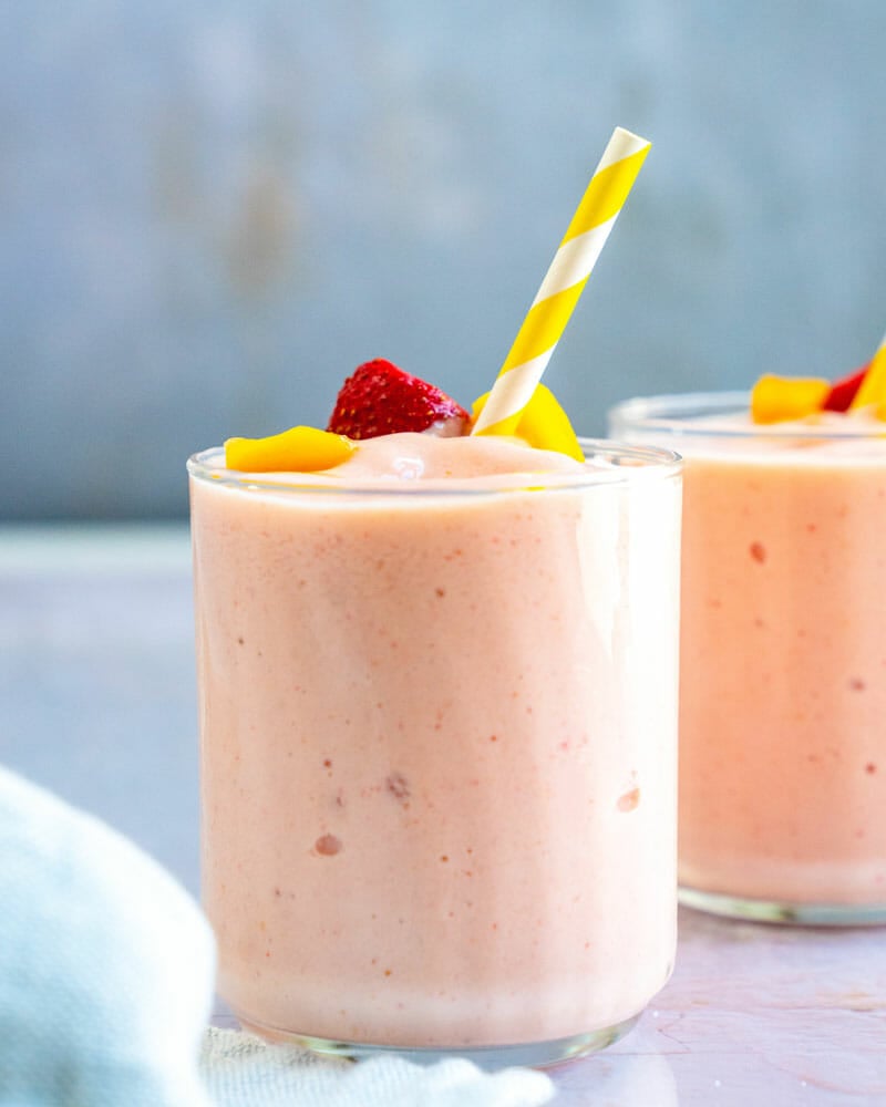 Strawberry mango smoothie