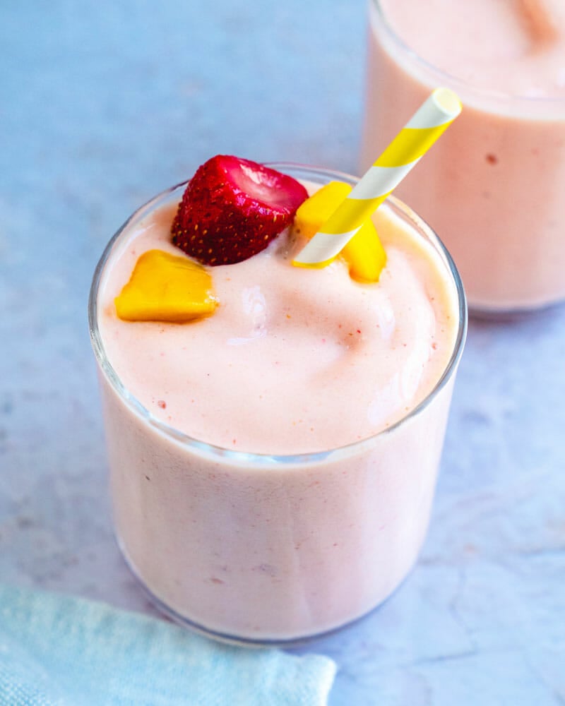 Strawberry mango smoothie