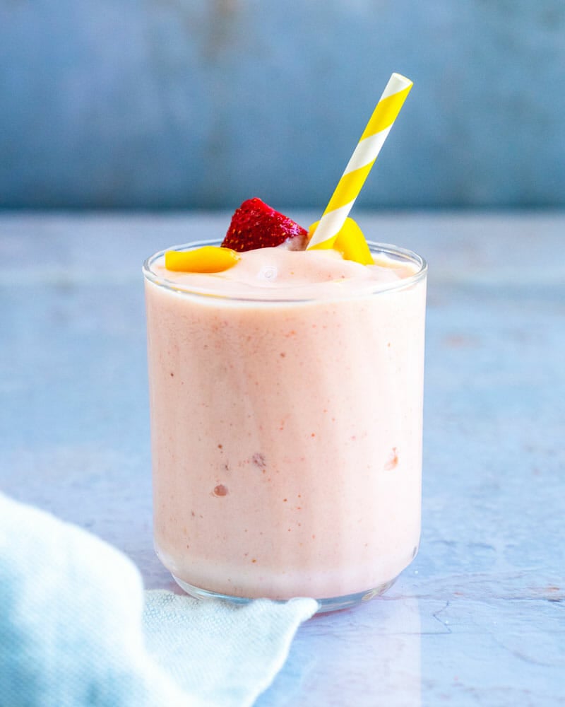 Strawberry mango smoothie