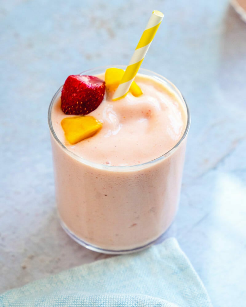 Strawberry mango smoothie