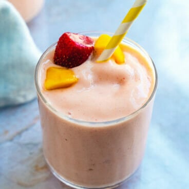 Strawberry mango smoothie