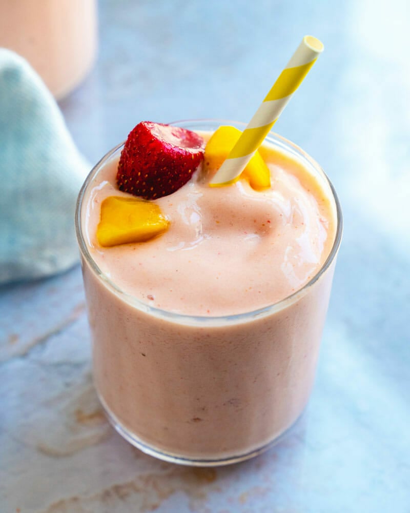 Strawberry mango smoothie