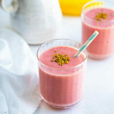 Almond milk smoothie