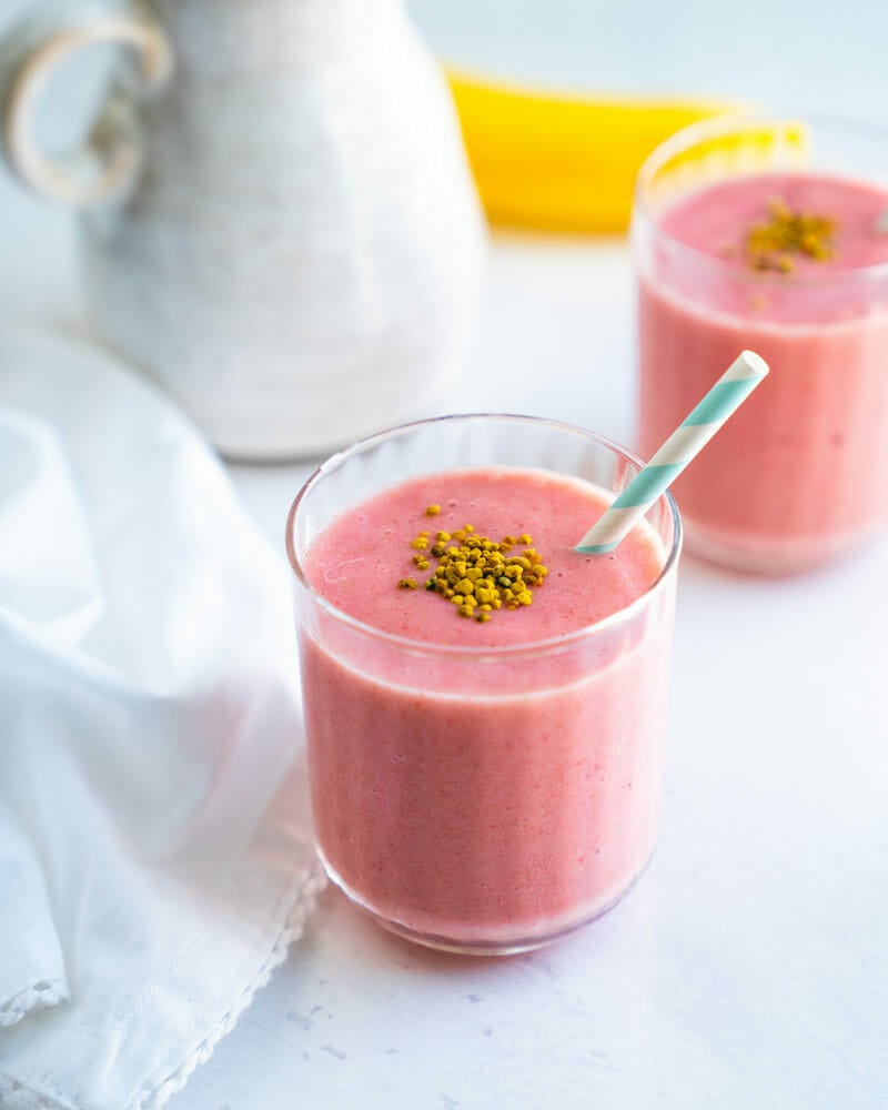 Almond milk smoothie