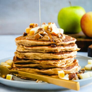 Apple cinnamon pancakes