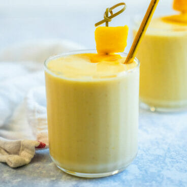 Mango banana smoothie