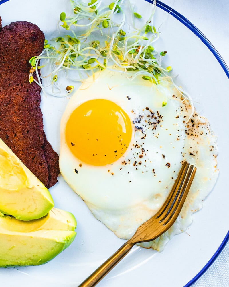 How to fry an egg