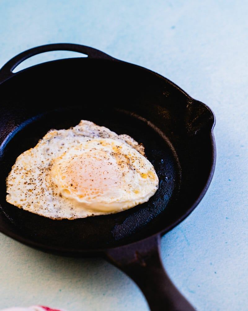 How to make over easy eggs