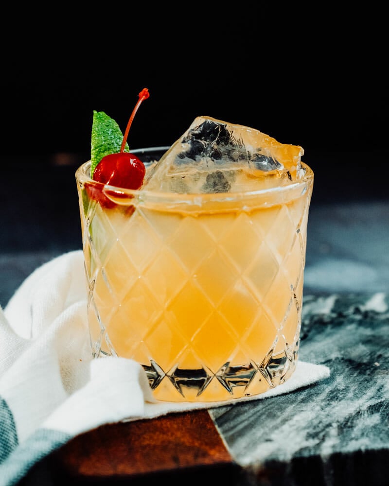 whiskey sour with lime
