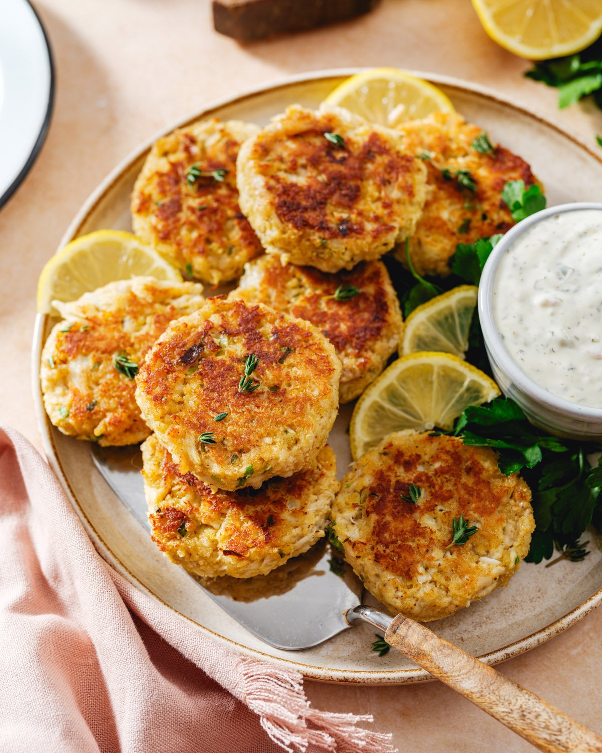 What to serve with crab cakes