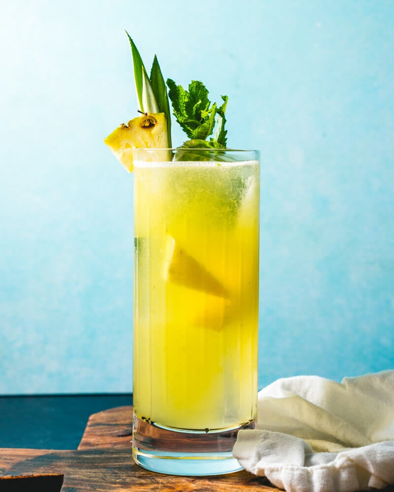Pineapple juice cocktails